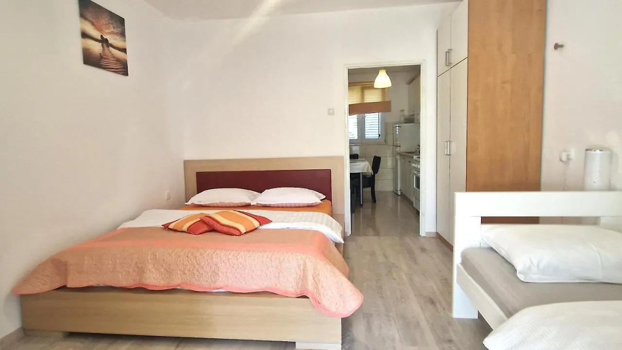 Garden Apartments Krk Town 0*,