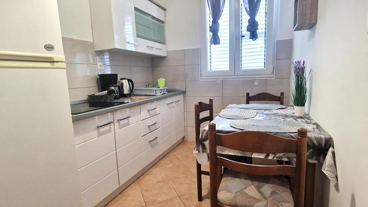 Garden Apartments Krk Town 0*,